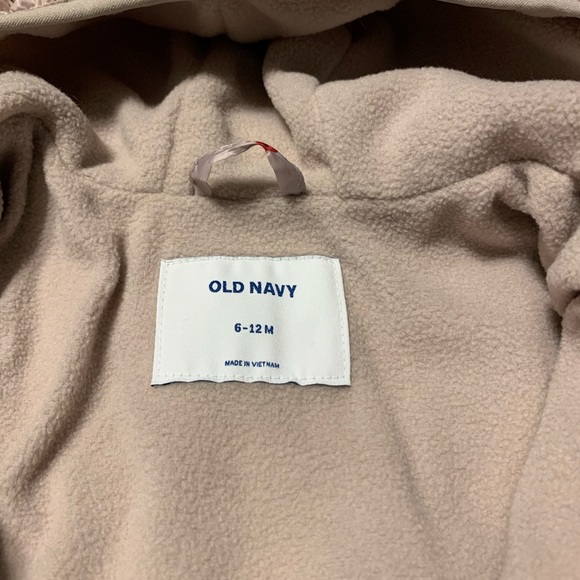 Old Navy 6-12 months light weight puffer jacket - Picture 3 of 3